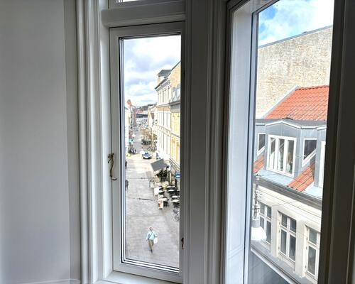 Herskabelig lejlighed med moderne indretning i Aalborg