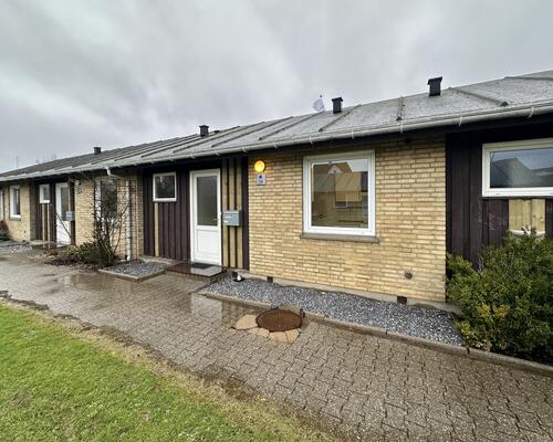 Moderne rækkehus med lys stue og terrasse i Fredericia