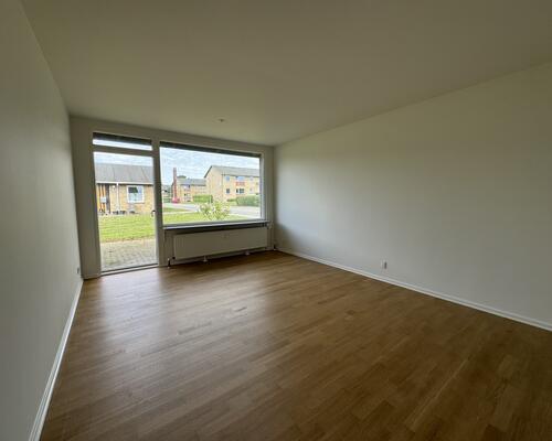 Moderne rækkehus med lys stue og terrasse i Fredericia