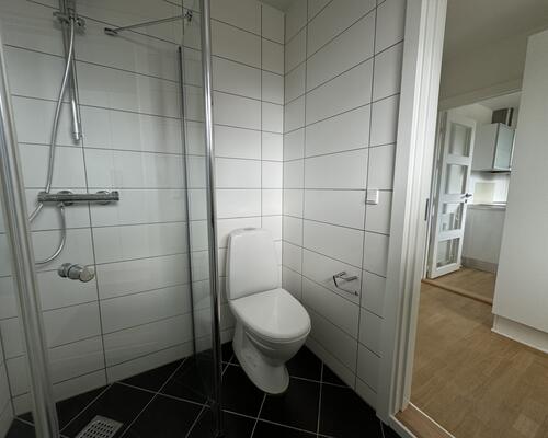 Moderne rækkehus med lys stue og terrasse i Fredericia