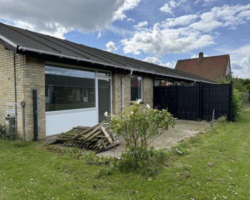 Moderne rækkehus med lys stue og terrasse i Fredericia