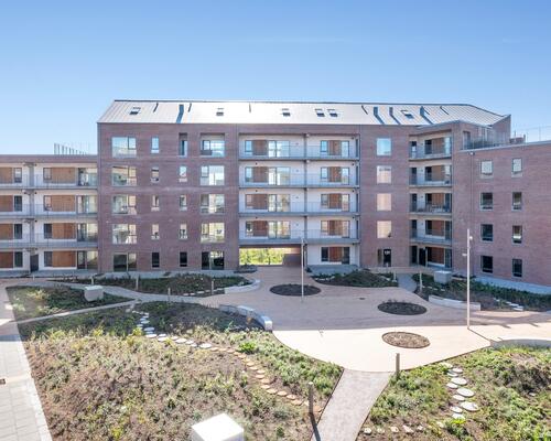 Moderne lejlighed med stor altan og tagterrasse i Nørresundby