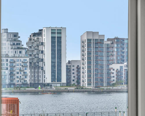 Moderne lejlighed med altan og fjordudsigt i Nørresundby