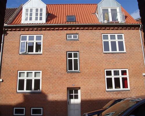 Pæn men mindre 2-værelses lejlighed beliggende på 1. sal