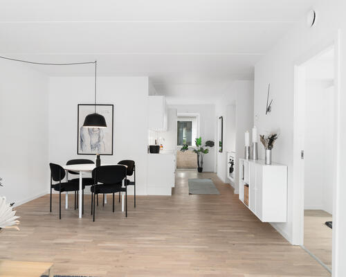 Skøn 4-værelses lejlighed i Høiriisparken