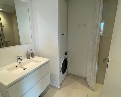 NYE BILLEDER - Fantastisk lejlighed med egen stor overdækket terrasse