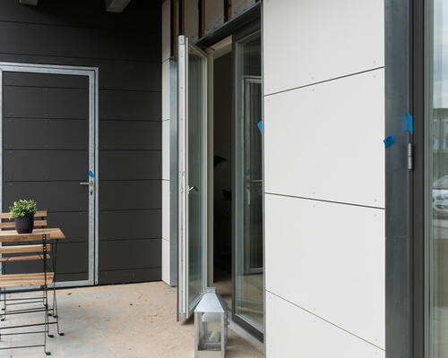 Stor og lys stue lejlighed i Høiriisparken