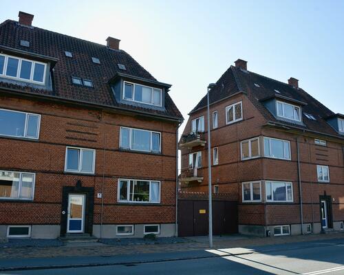 Indbydende 2-værelses lejlighed med skøn atmosfære