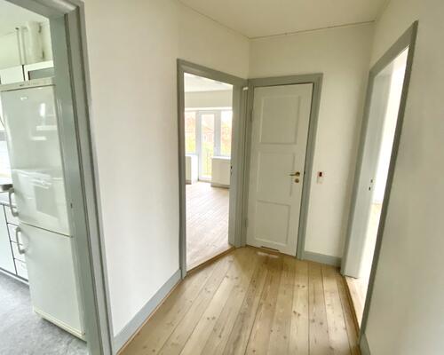 Indbydende 2-værelses lejlighed med skøn atmosfære