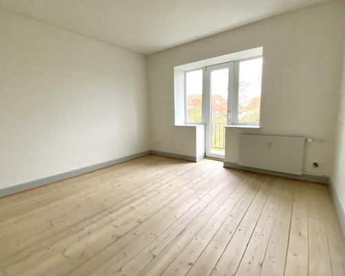 Indbydende 2-værelses lejlighed med skøn atmosfære