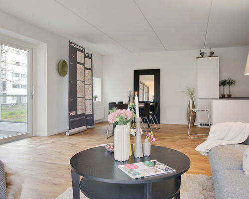 Flot 4 værelses lejlighed med altan