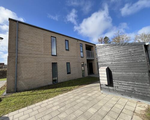 ✨ Lys 2 og 3-værelses lejlighed med altan til leje i attraktivt område 🏡✨