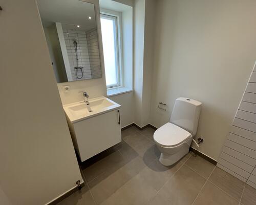 ✨ Lys 2 og 3-værelses lejlighed med altan til leje i attraktivt område 🏡✨