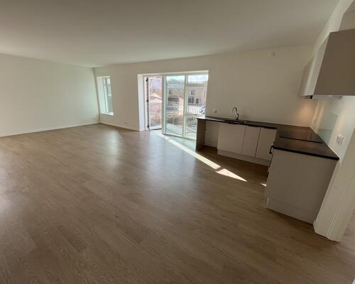 ✨ Lys 2 og 3-værelses lejlighed med altan til leje i attraktivt område 🏡✨