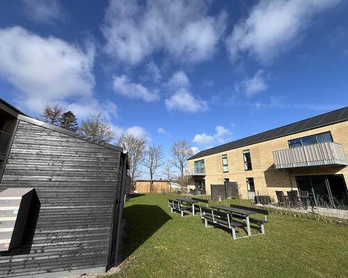 ✨ Lys 2 og 3-værelses lejlighed med altan til leje i attraktivt område 🏡✨