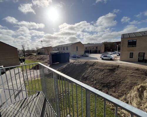 ✨ Lys 2 og 3-værelses lejlighed med altan til leje i attraktivt område 🏡✨