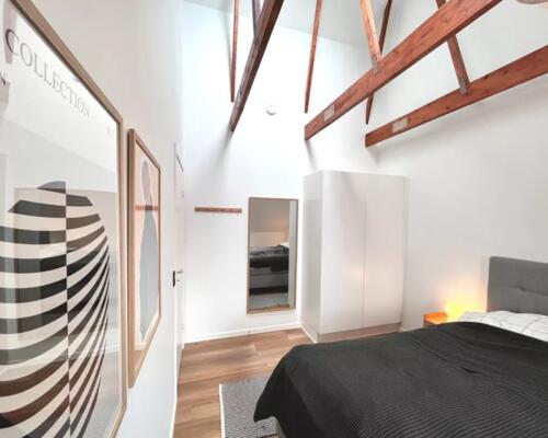 Totalrenoveret taglejlighed fra 2023 klar til nye lejere.