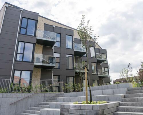 Skøn lejlighed med STOR vestvendt ALTAN