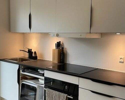 På 4 sal, ende lejlighed. med rigtig god udsigt. billederne er fra en anden lejlighed, som er helt magen til.