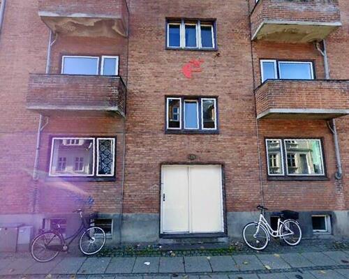 Dejlig lys 2. værelses lejlighed.