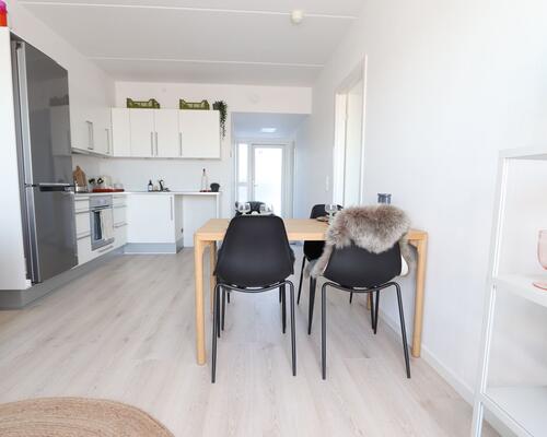 Dejlig lys 3-vær. lejlighed i stueplan med egen terrasse i populært område i Aarhus V.