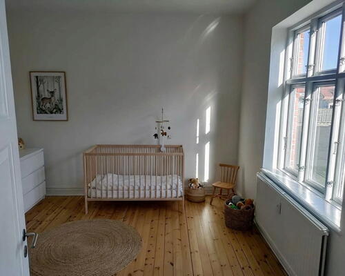 Lys og delevenlig 4-værelses på 125 m2 med karnap og opvaskemaskine