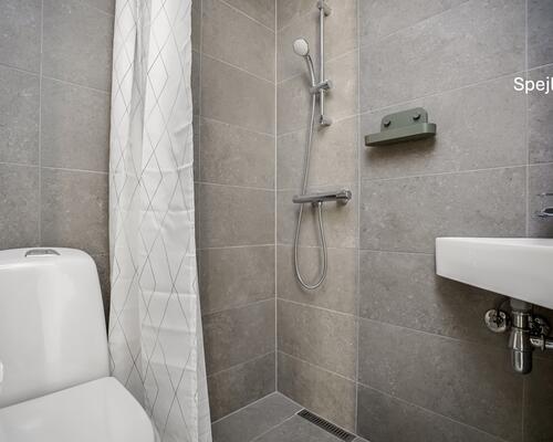 Nyopført moderne lejlighed i to plan.