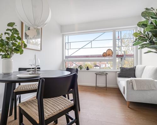 Nyopført moderne lejlighed i to plan.