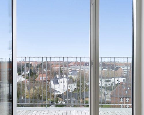 Unik 5-værelses rækkehus på toppen af Vanløse med egen altan, alt i hårde hvidevarer og med plads til hele familien!