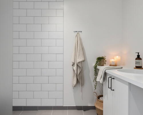 Lyst rækkehus med 5 værelser, to badeværelser, egen have og godt fællesskab