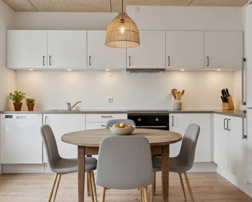 Lyst rækkehus med 5 værelser, to badeværelser, egen have og godt fællesskab