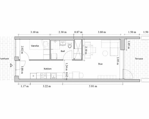Lys toværelses bolig med egen terrasse, stort badeværelse og privat depotrum