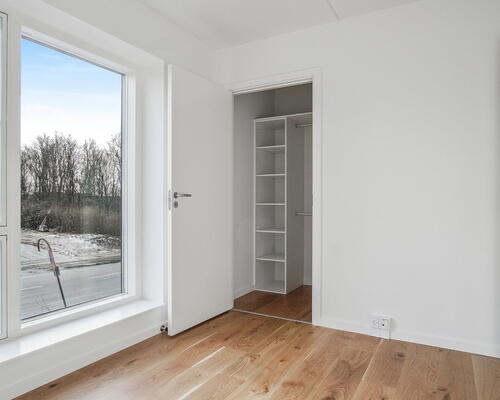 Flot 4-værelses rækkehus med god planløsning, ekstra opbevarings plads, to toiletter og dejlig sydvendt terrasse og have - Ingen bindingsperiode!