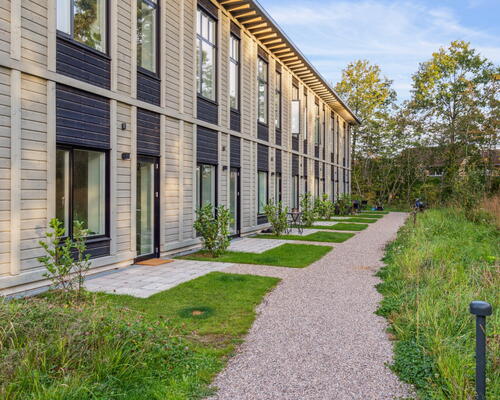 Moderne og lyst rækkehus med 4 værelser, gratis p-plads og gode fælles faciliteter