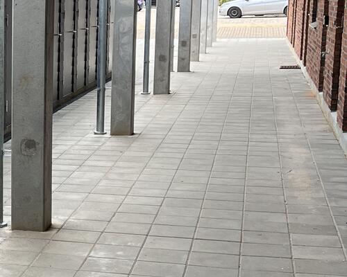 På 4 sal, ende lejlighed. med rigtig god udsigt. billederne er fra en anden lejlighed, som er helt magen til.