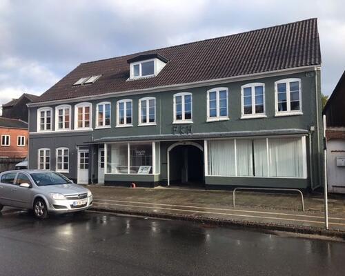 Hyggelig 1-værelses lejlighed med eget køkken og bad