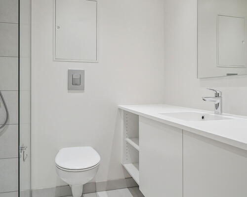 Stor 3-værelses bolig med moderne køkken, gode værelser og egen terrasse - Ingen bindingsperiode!