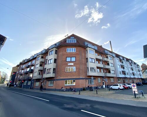 Lys og indbydende lejlighed nær Odense Å