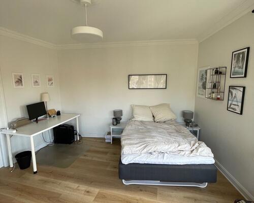 Skøn 3 vær. i vestbyen med altan