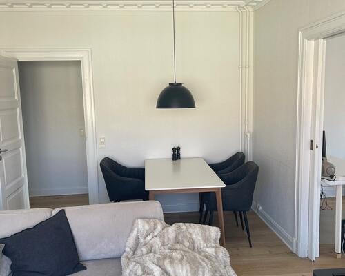 Skøn 3 vær. i vestbyen med altan