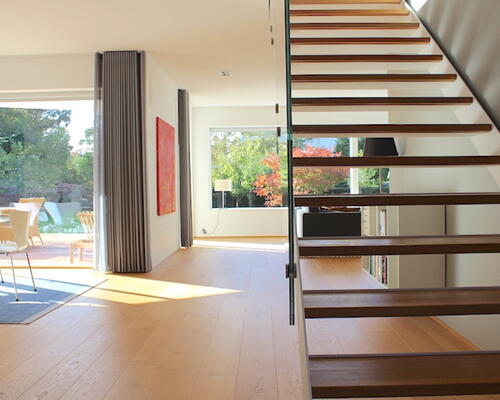 Lækker nyere villa med Bernstorffsparken som nabo