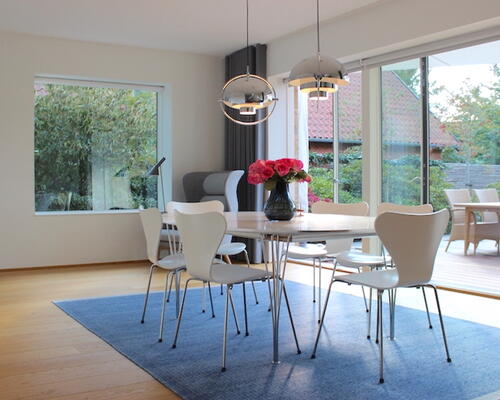 Lækker nyere villa med Bernstorffsparken som nabo