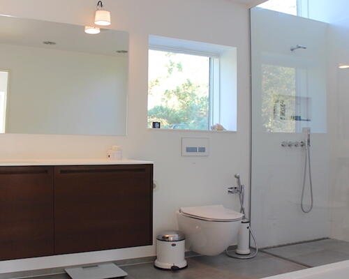 Lækker nyere villa med Bernstorffsparken som nabo