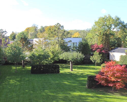 Lækker nyere villa med Bernstorffsparken som nabo