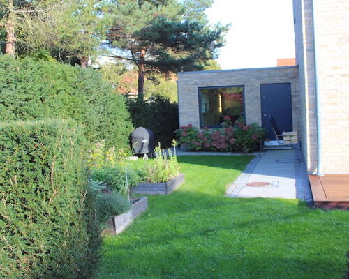 Lækker nyere villa med Bernstorffsparken som nabo