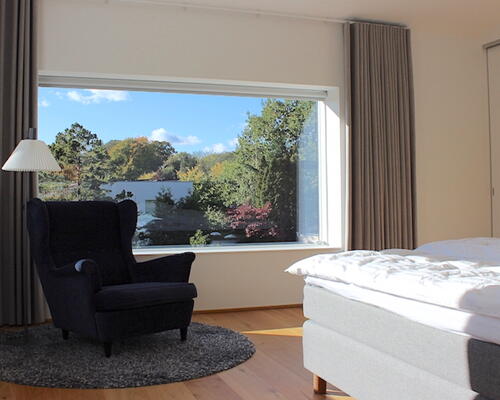 Lækker nyere villa med Bernstorffsparken som nabo