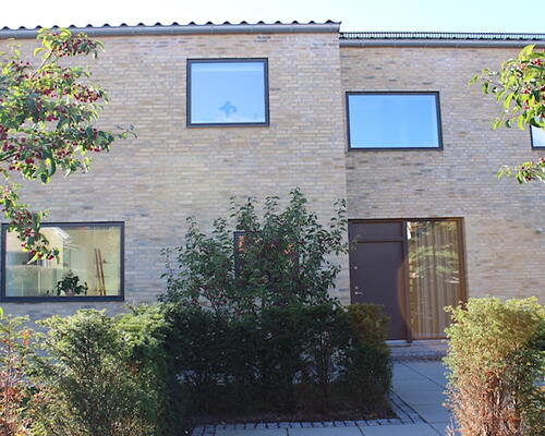 Lækker nyere villa med Bernstorffsparken som nabo