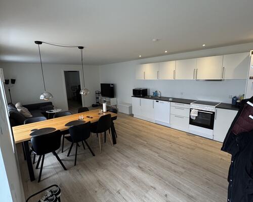 Skøn 3 værelsers lejlighed- med mulighed for pakring i gården.