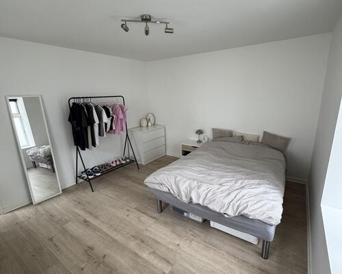 Skøn 3 værelsers lejlighed- med mulighed for pakring i gården.