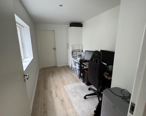 Skøn 3 værelsers lejlighed- med mulighed for pakring i gården.